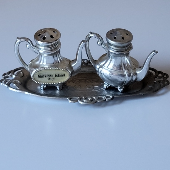 Vintage Cast Metal Mackinac Island Teapot Salt and Pepper Shakers w/ Underplate - Picture 11 of 16